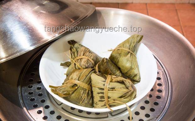 加热粽子时，水煮与蒸制的科学对比：解锁软糯香浓的正确方式